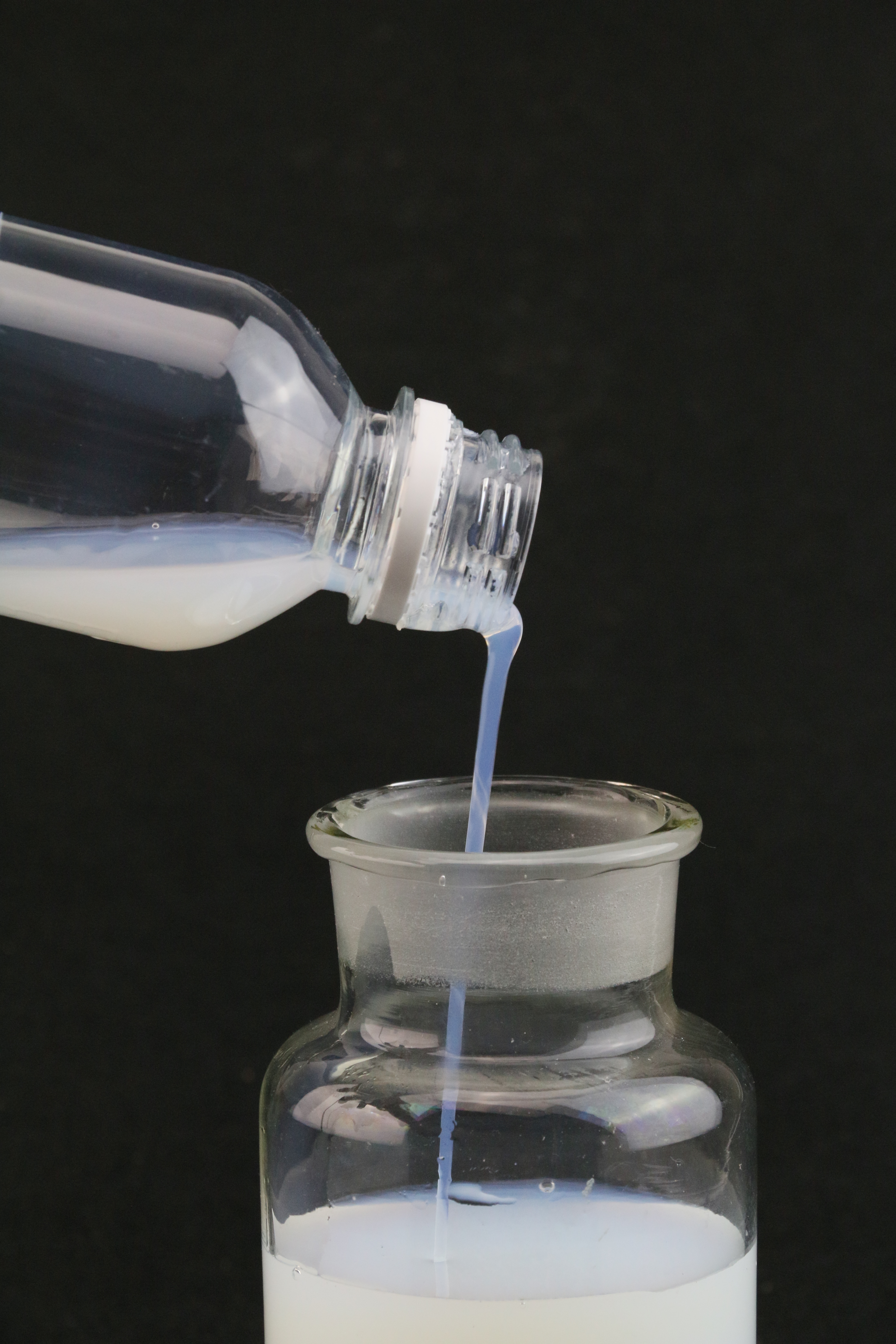 水性聚氨酯，聚氨酯樹脂，水性聚氨酯的性能特點(diǎn)